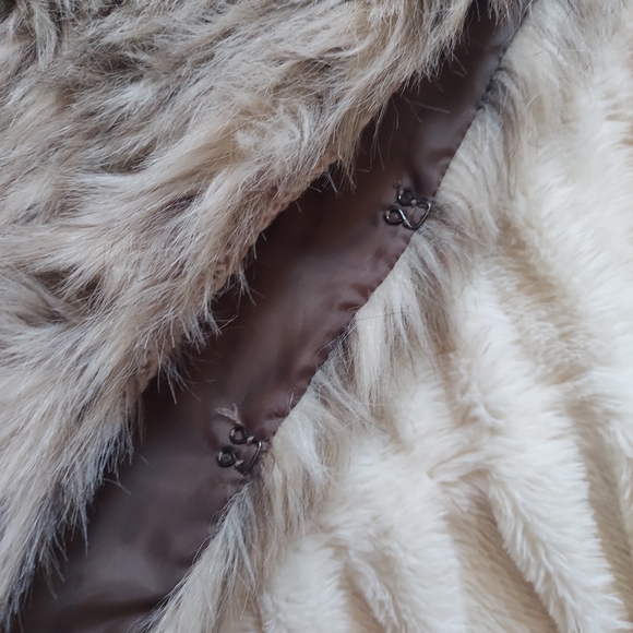 Faux Fur Sweater Vest - Picture 5 of 6